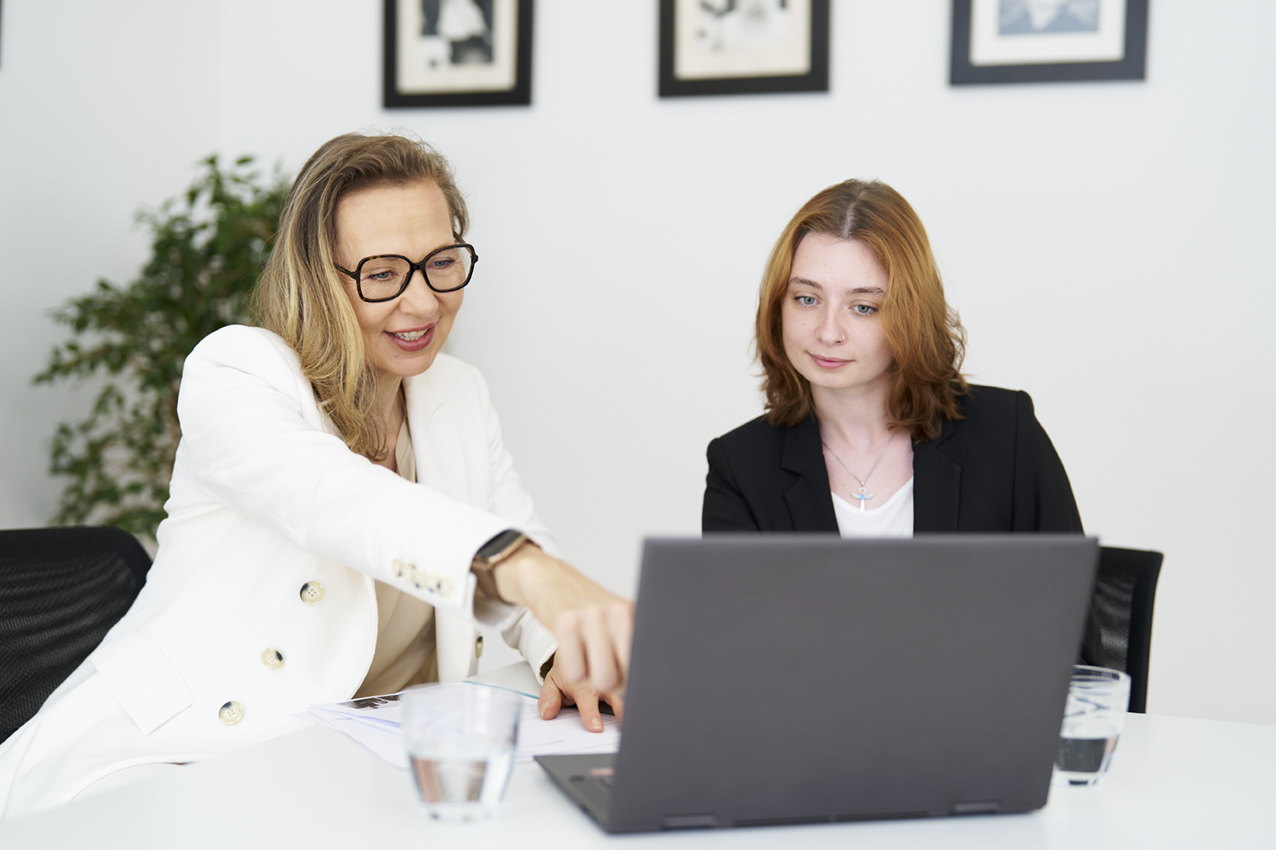 Artikelbild: Nina Kummerlöwe: So gewinnen Healthcare-Unternehmen die besten Führungskräfte im Jahr 2025